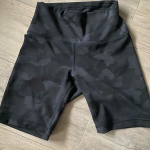 LULULEMON WUNDER TRAIN SHORTS Hi rise Contour Fit 8”